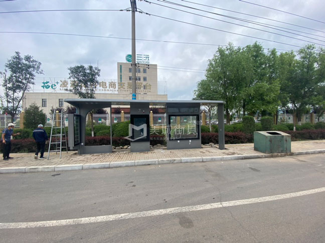 供應遼寧(ning)公(gōng)交候車(che)亭安(an)裝(zhuang)完畢